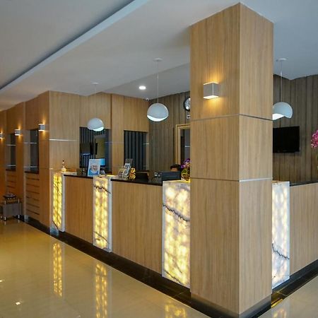 Oyo 344 Kr Hotel Palembang Zewnętrze zdjęcie