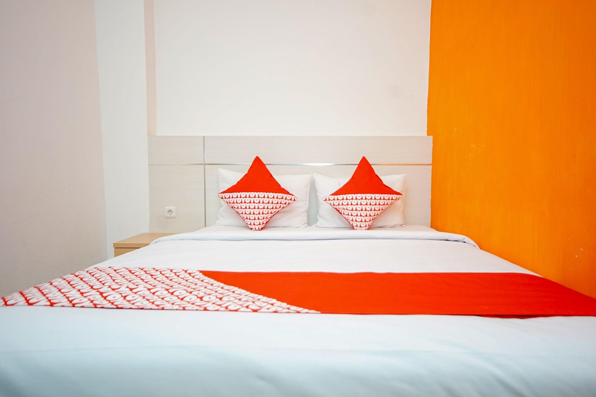 Oyo 344 Kr Hotel Palembang Zewnętrze zdjęcie