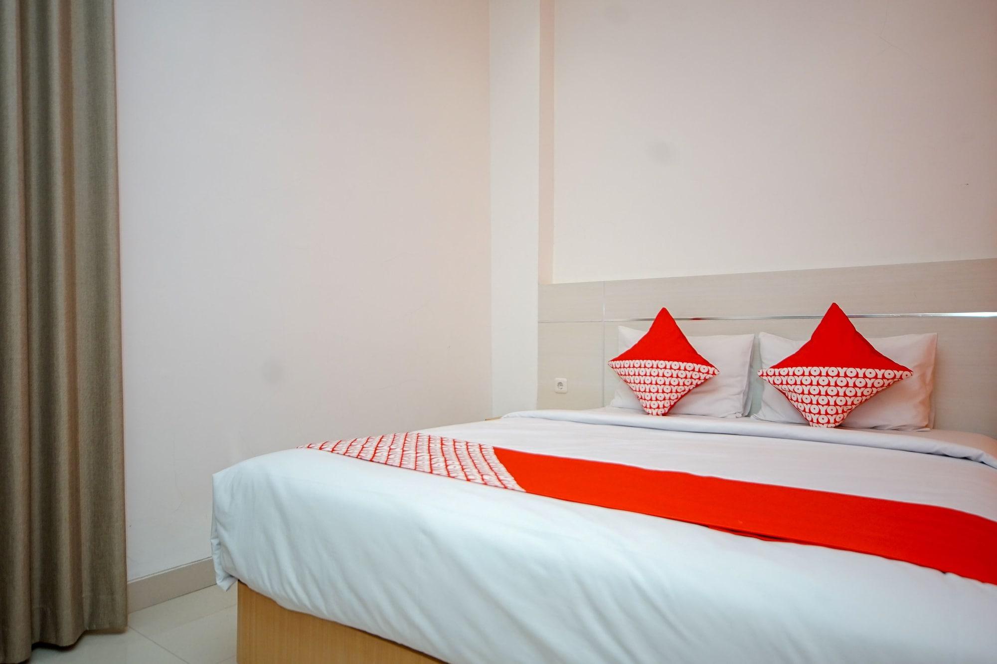 Oyo 344 Kr Hotel Palembang Zewnętrze zdjęcie