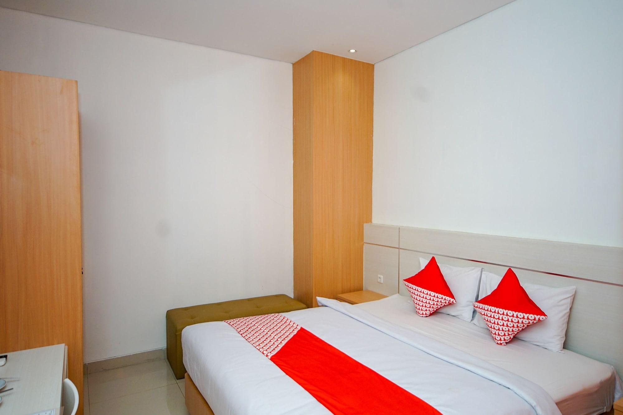 Oyo 344 Kr Hotel Palembang Zewnętrze zdjęcie