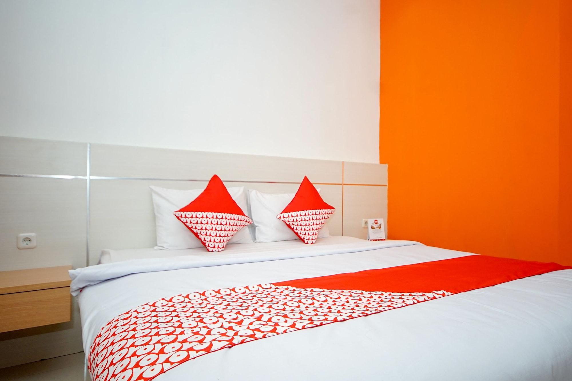 Oyo 344 Kr Hotel Palembang Zewnętrze zdjęcie