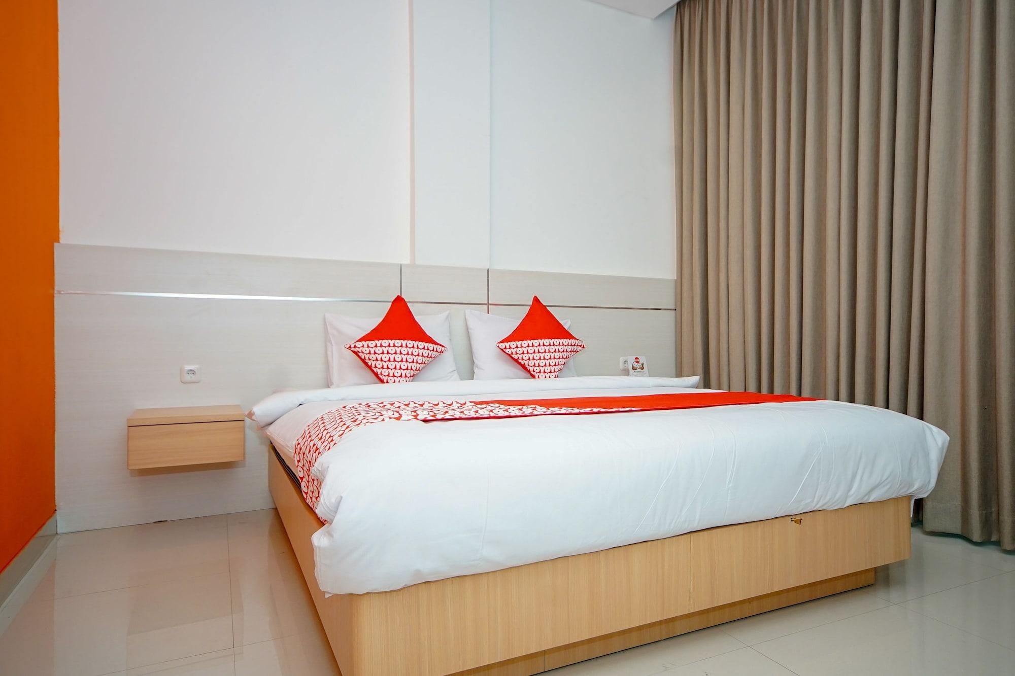 Oyo 344 Kr Hotel Palembang Zewnętrze zdjęcie