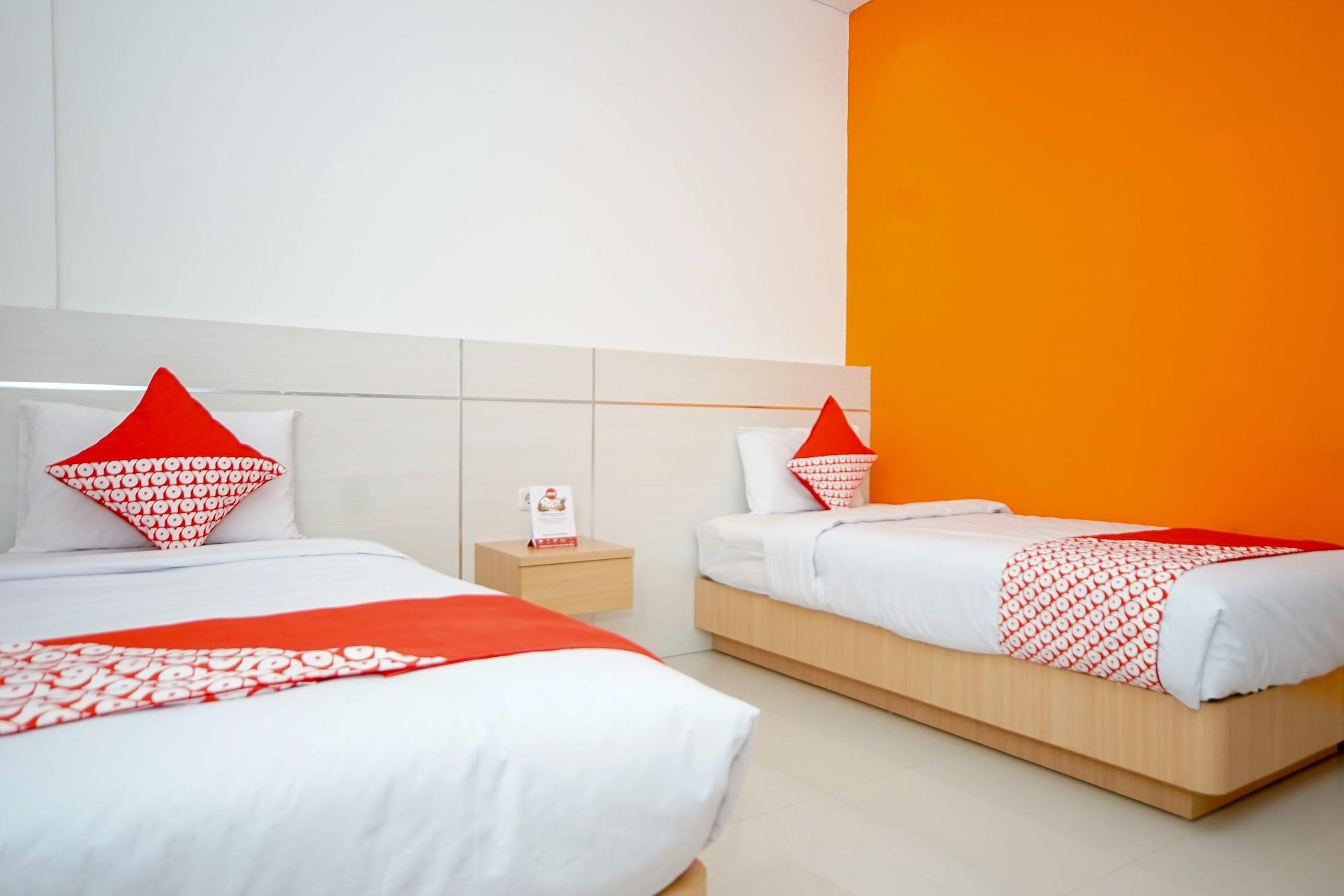 Oyo 344 Kr Hotel Palembang Zewnętrze zdjęcie
