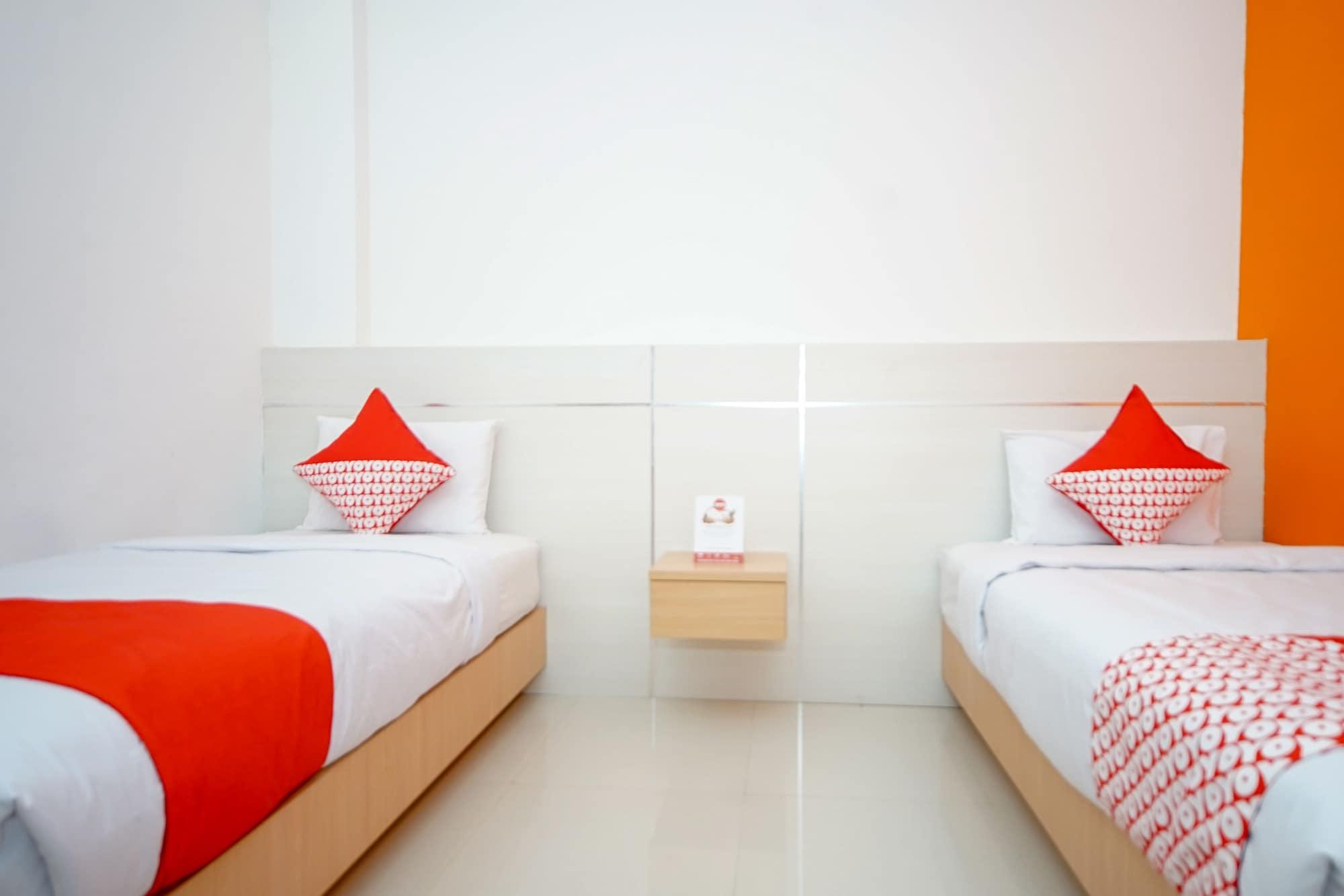 Oyo 344 Kr Hotel Palembang Zewnętrze zdjęcie