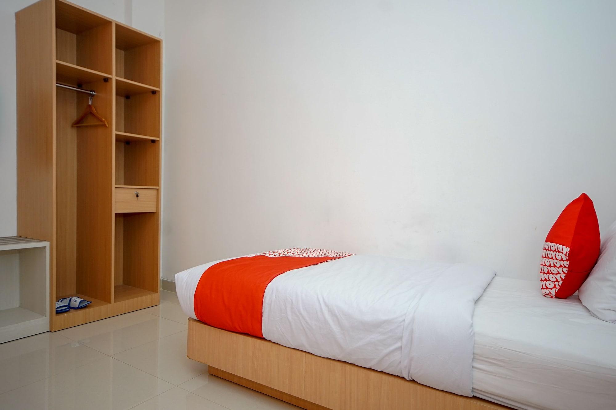 Oyo 344 Kr Hotel Palembang Zewnętrze zdjęcie