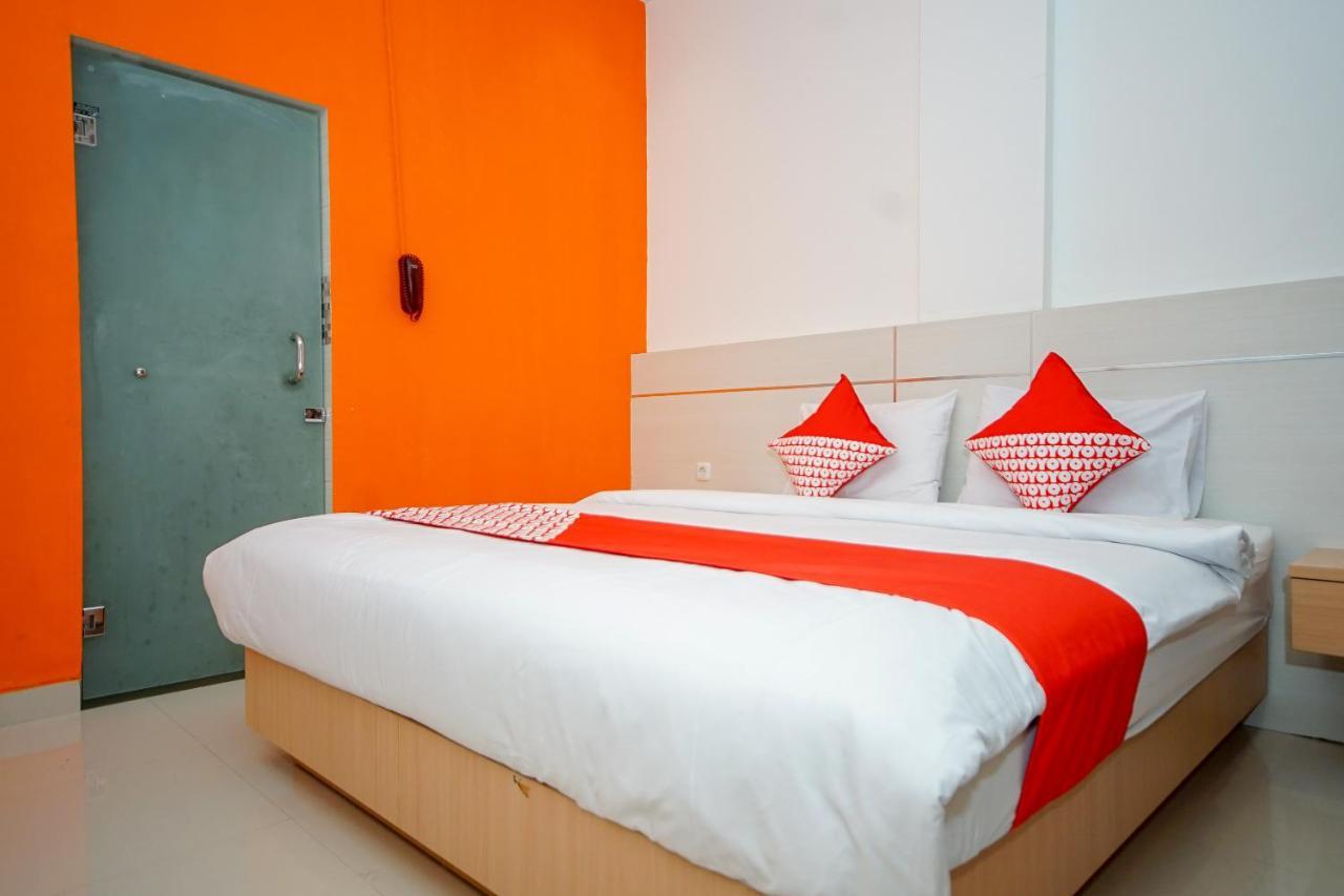 Oyo 344 Kr Hotel Palembang Zewnętrze zdjęcie