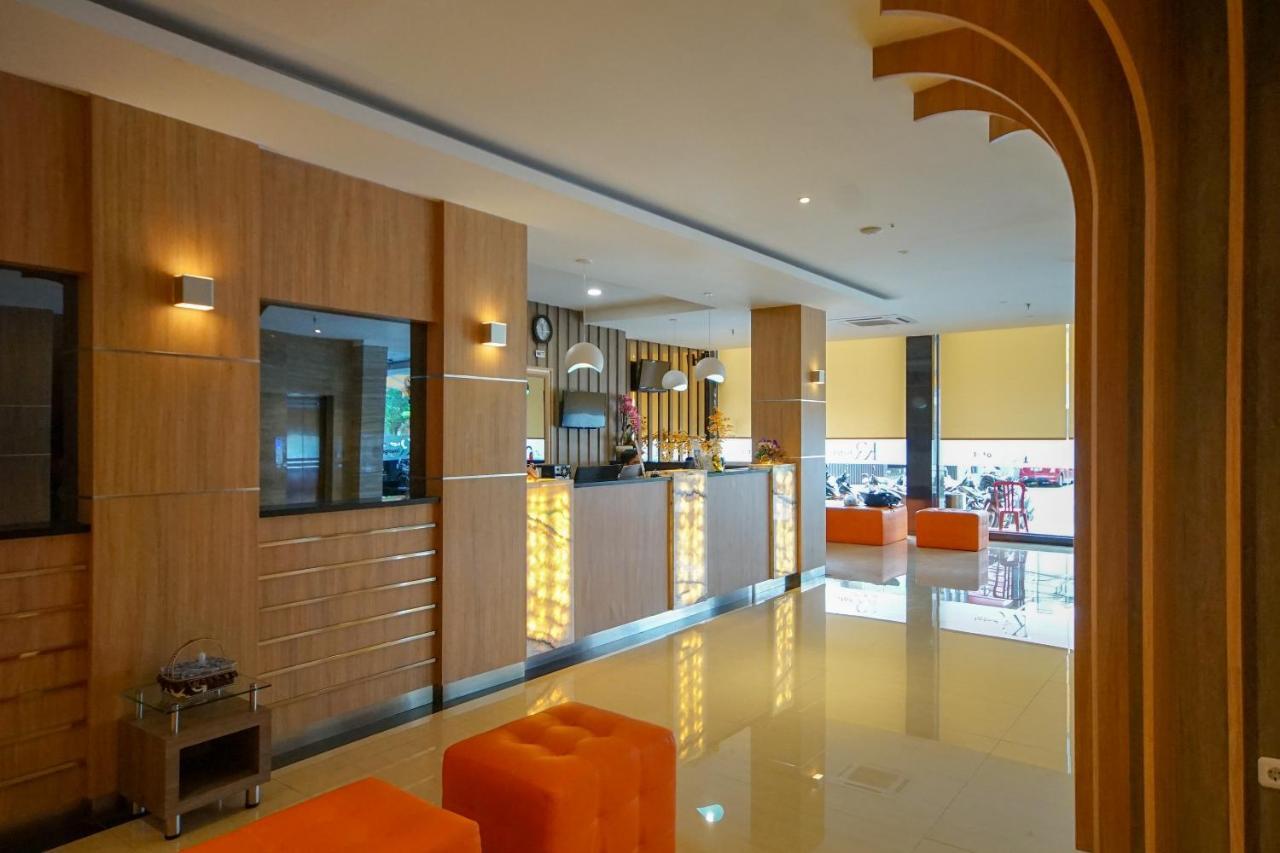 Oyo 344 Kr Hotel Palembang Zewnętrze zdjęcie