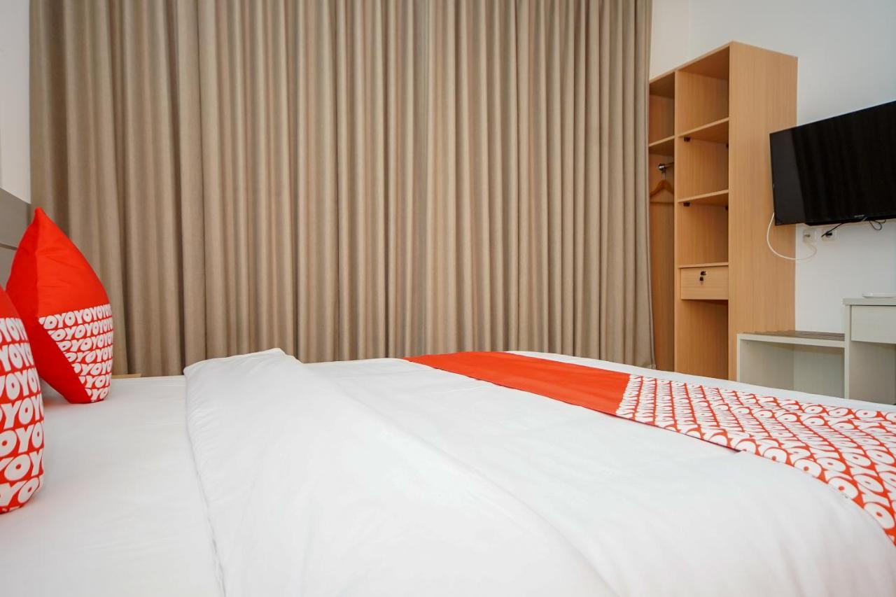 Oyo 344 Kr Hotel Palembang Zewnętrze zdjęcie