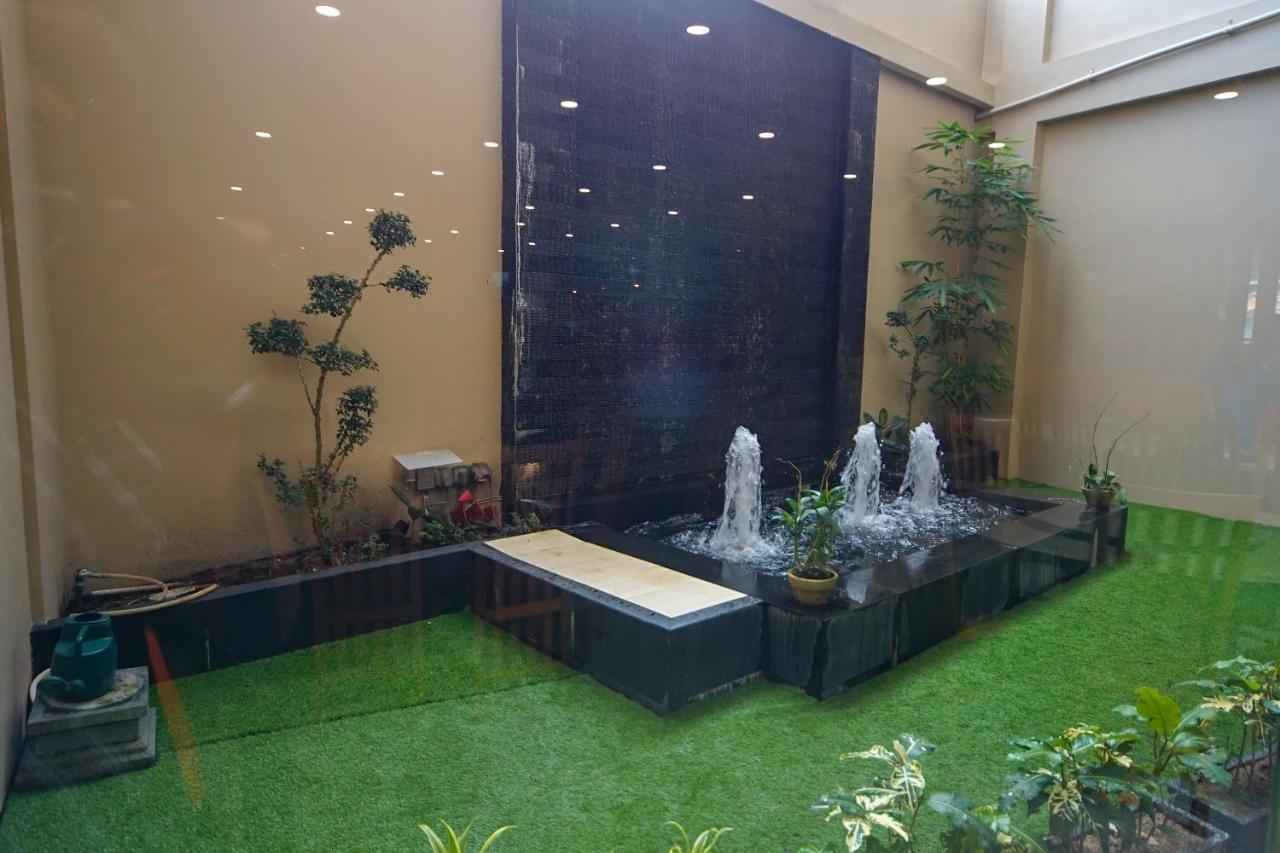 Oyo 344 Kr Hotel Palembang Zewnętrze zdjęcie