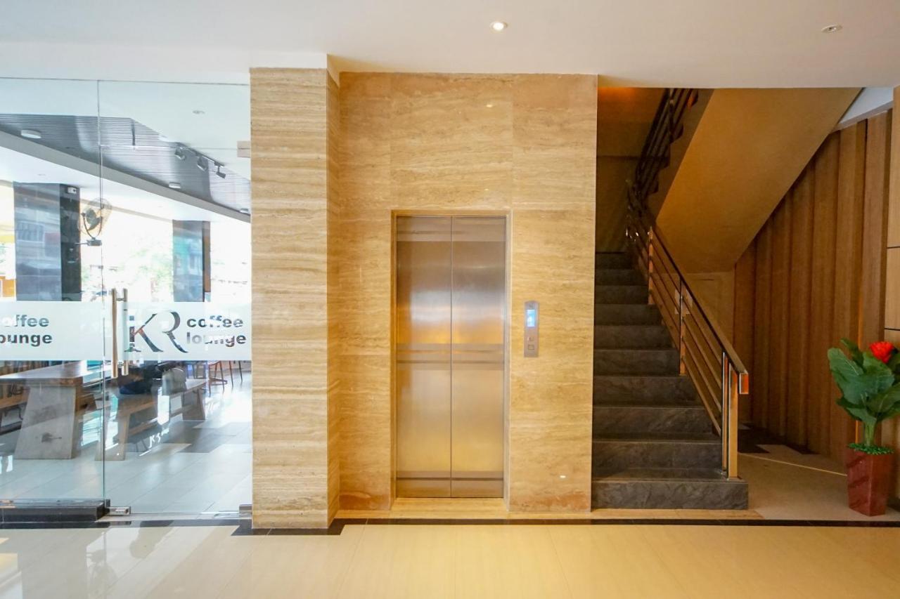 Oyo 344 Kr Hotel Palembang Zewnętrze zdjęcie