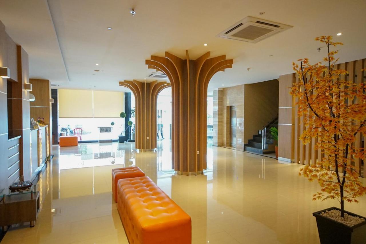 Oyo 344 Kr Hotel Palembang Zewnętrze zdjęcie