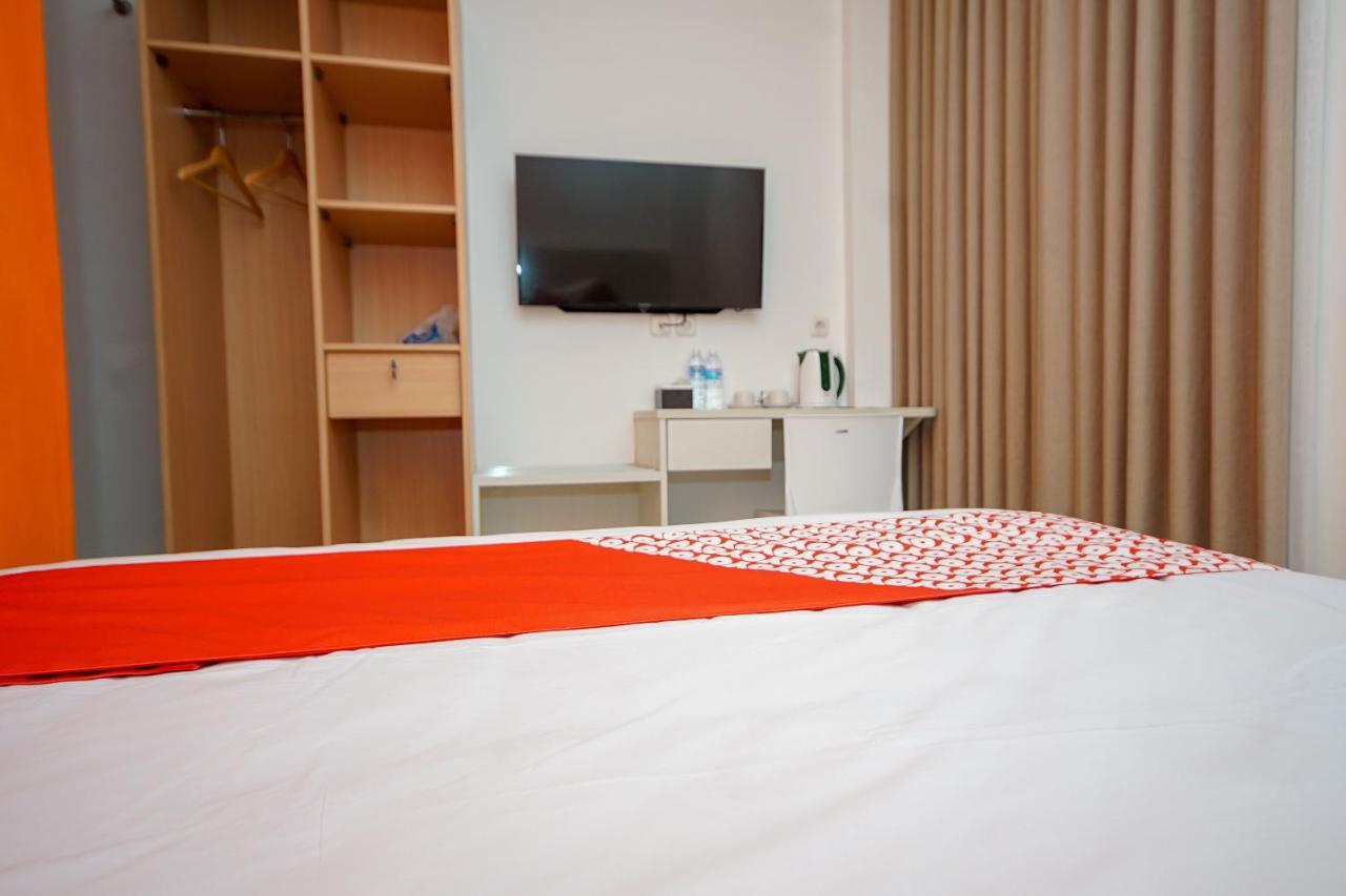 Oyo 344 Kr Hotel Palembang Zewnętrze zdjęcie