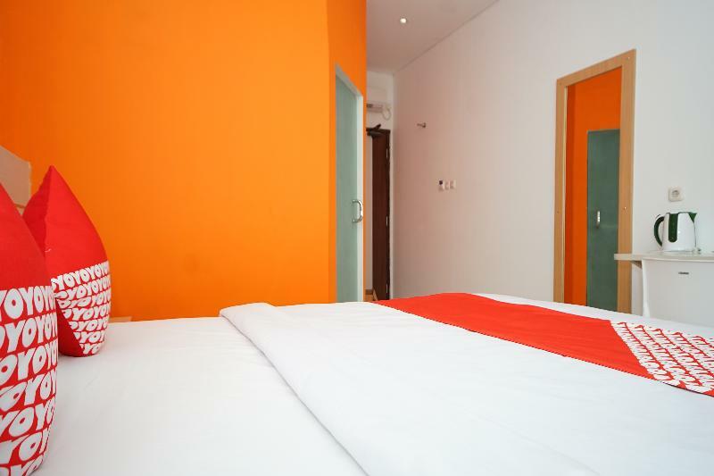 Oyo 344 Kr Hotel Palembang Zewnętrze zdjęcie