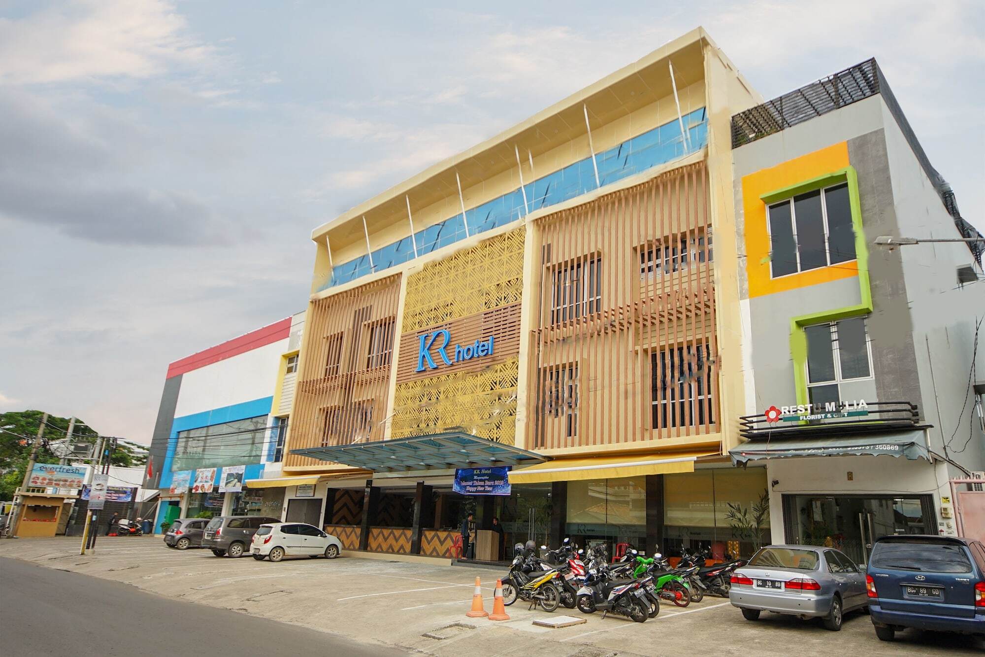Oyo 344 Kr Hotel Palembang Zewnętrze zdjęcie