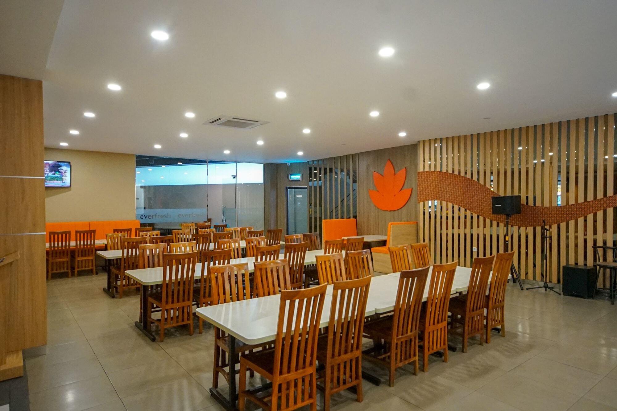 Oyo 344 Kr Hotel Palembang Zewnętrze zdjęcie